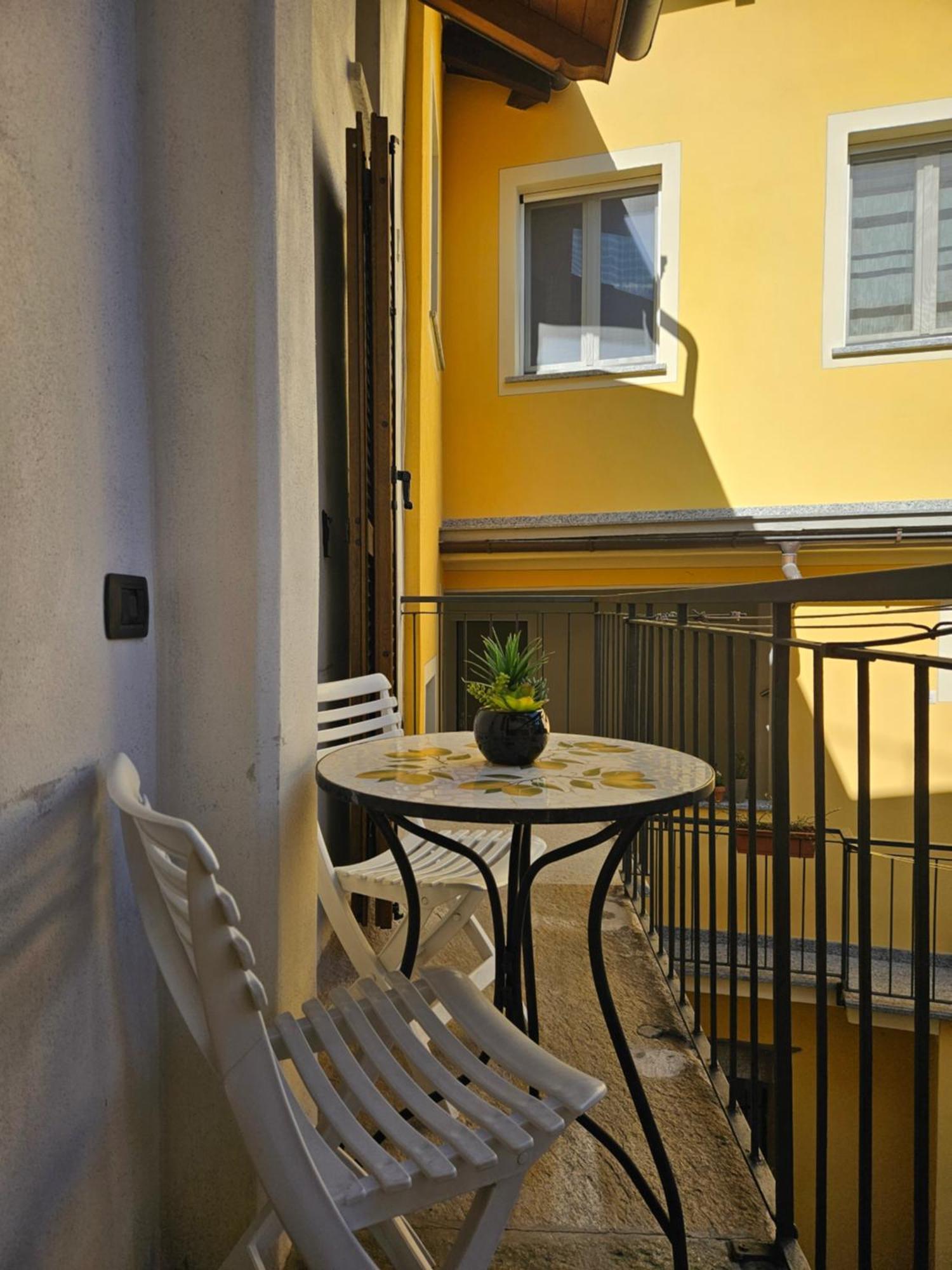 Fiore Rosso Stresa Bagian luar foto
