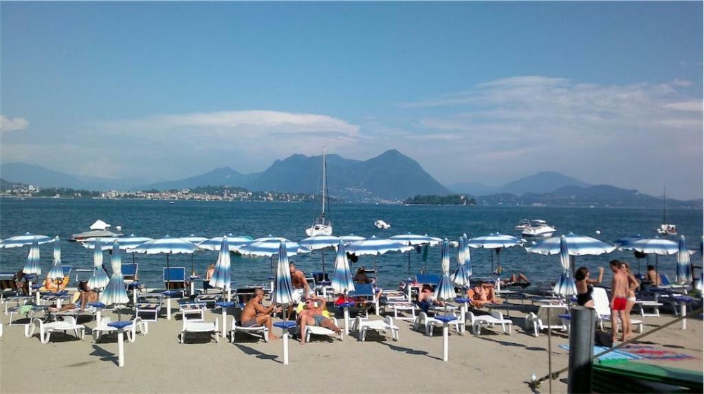Fiore Rosso Stresa Bagian luar foto